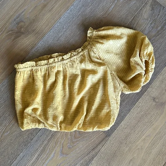 ASTR Jacquard One-Shoulder Bubble Hem Blouse | Mustard | Size S | NWOT - Picture 7 of 7